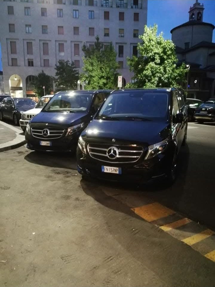 Due Mercedes Classe V della flotta Virtus Autonoleggio