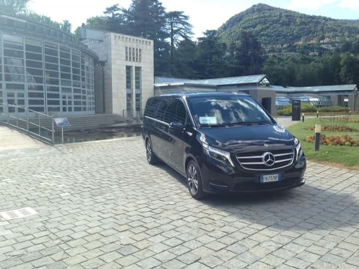 Mercedes Classe V Virtus sul Lago di Como